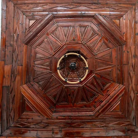 Konukevi Ymer Mangalem