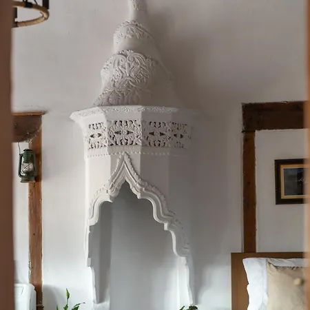 Konukevi Ymer Mangalem *