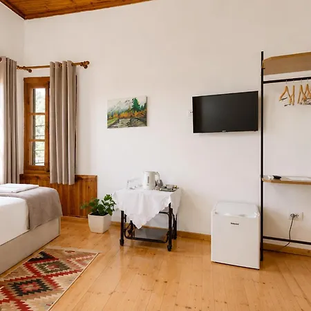 Ymer Mangalem Guest house